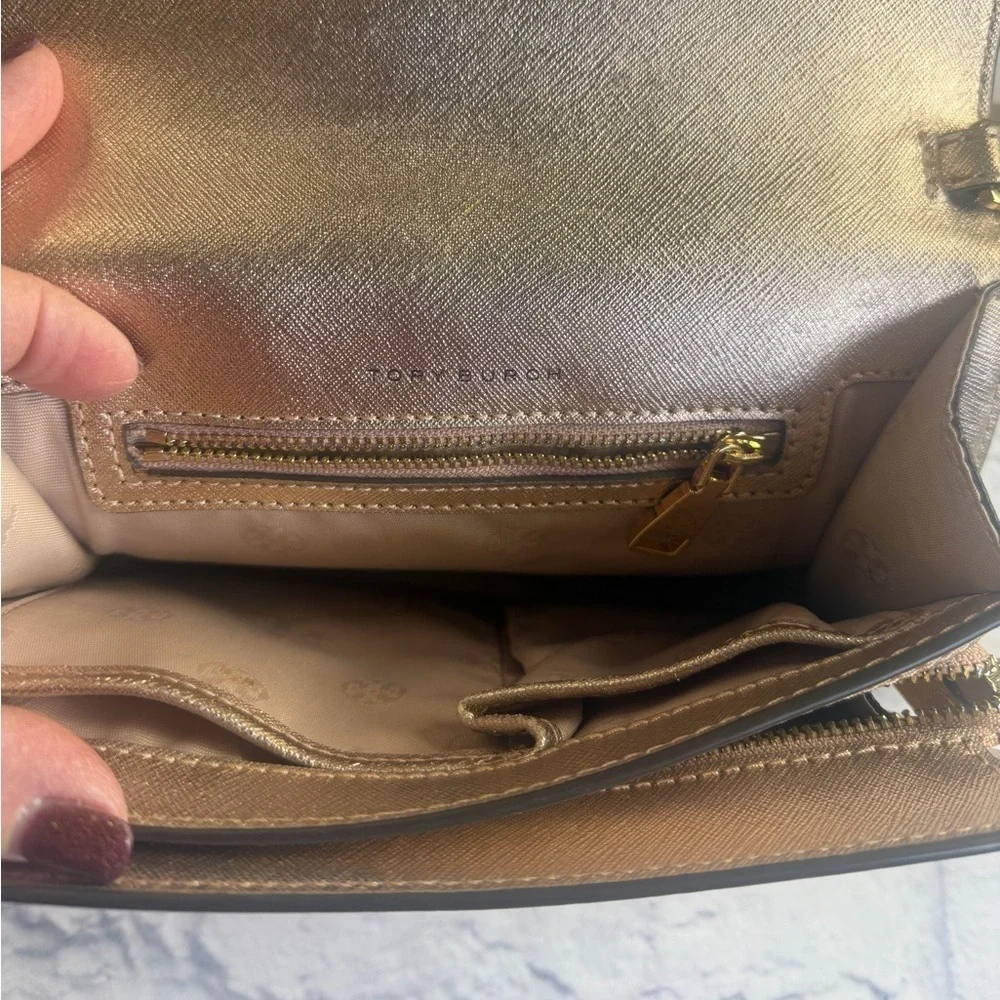 Tory Burch Emerson Combo Crossbody Bag in Metallic Rose Gold.